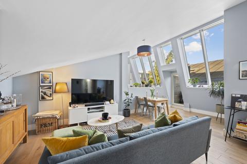 Longmans Mews, Raynes Park SW20