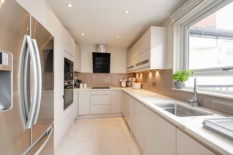 2 bedroom flat for sale, Grove End Road, London NW8