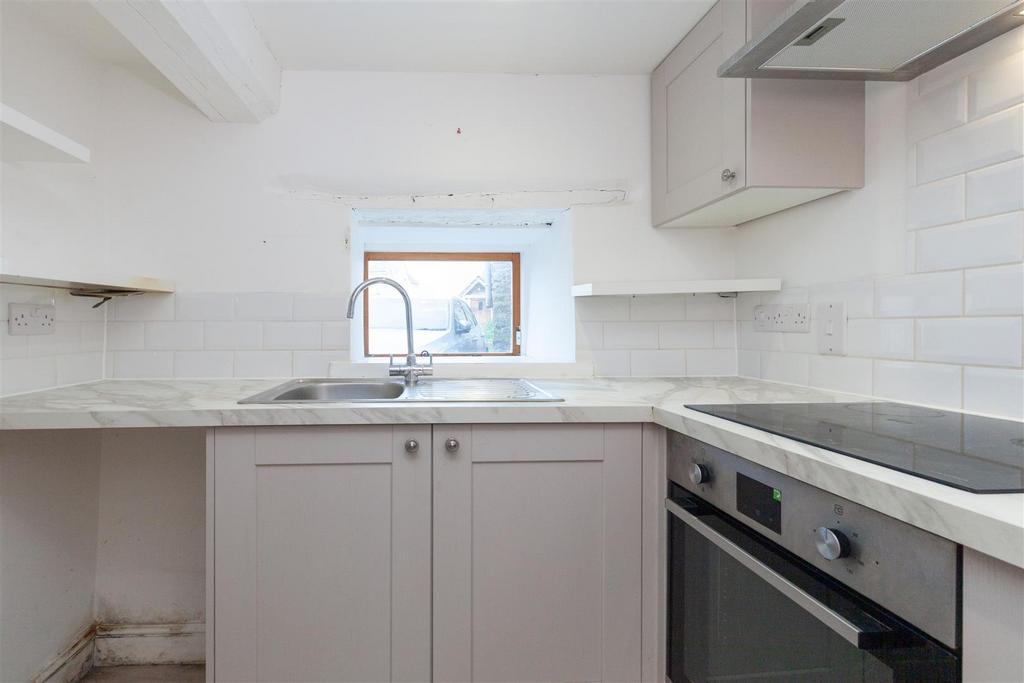 Kitchen 2.jpg