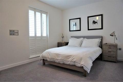 3 bedroom apartment to rent, Wells Street, London, W1T