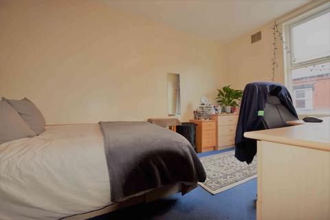 4 bedroom terraced house to rent, Harold Walk, Hyde Park LS6