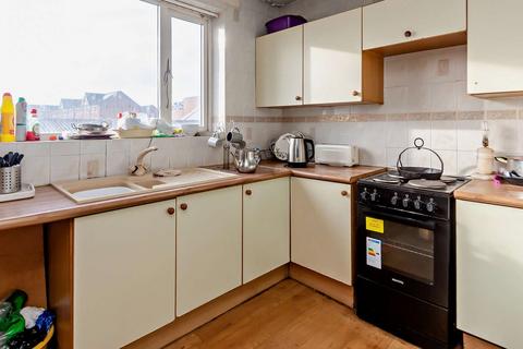 2 bedroom flat for sale, Bank Avenue, Morley, Leeds, LS27