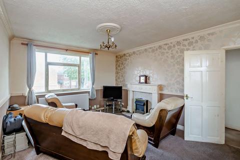 2 bedroom flat for sale, Bank Avenue, Morley, Leeds, LS27