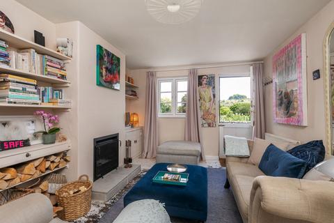 2 bedroom end of terrace house to rent, Back Street, Winchester, SO23