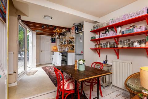 2 bedroom end of terrace house to rent, Back Street, Winchester, SO23