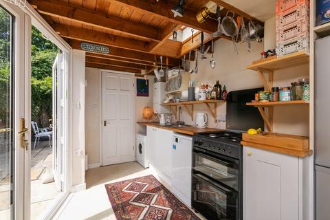 2 bedroom end of terrace house to rent, Back Street, Winchester, SO23