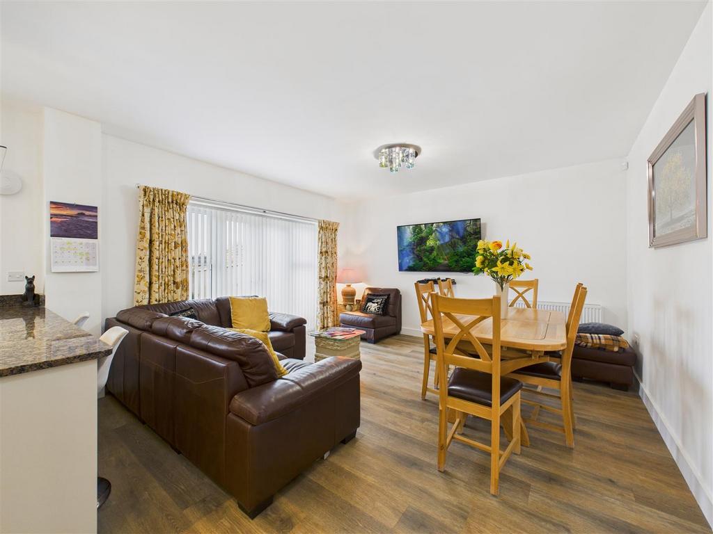 Living/Dining Areas