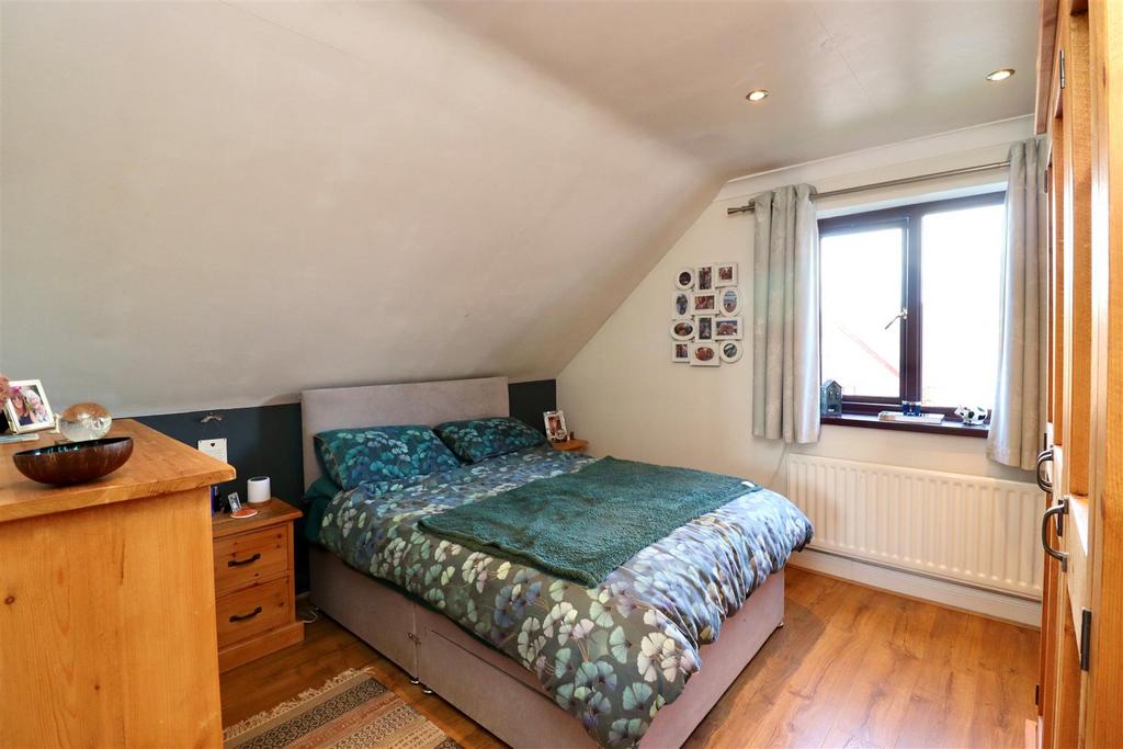 Bed 1.jpg