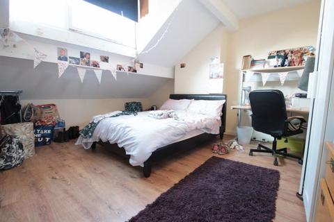 3 bedroom house to rent, Spring Grove Walk, Leeds LS6