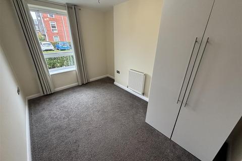 2 bedroom ground floor flat to rent, Romana Square, Timperley