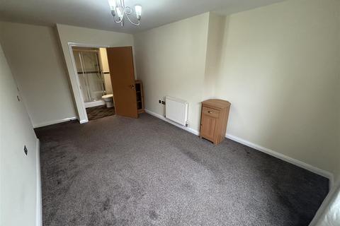 2 bedroom ground floor flat to rent, Romana Square, Timperley