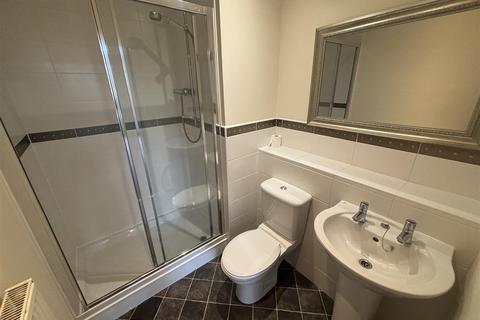 2 bedroom ground floor flat to rent, Romana Square, Timperley