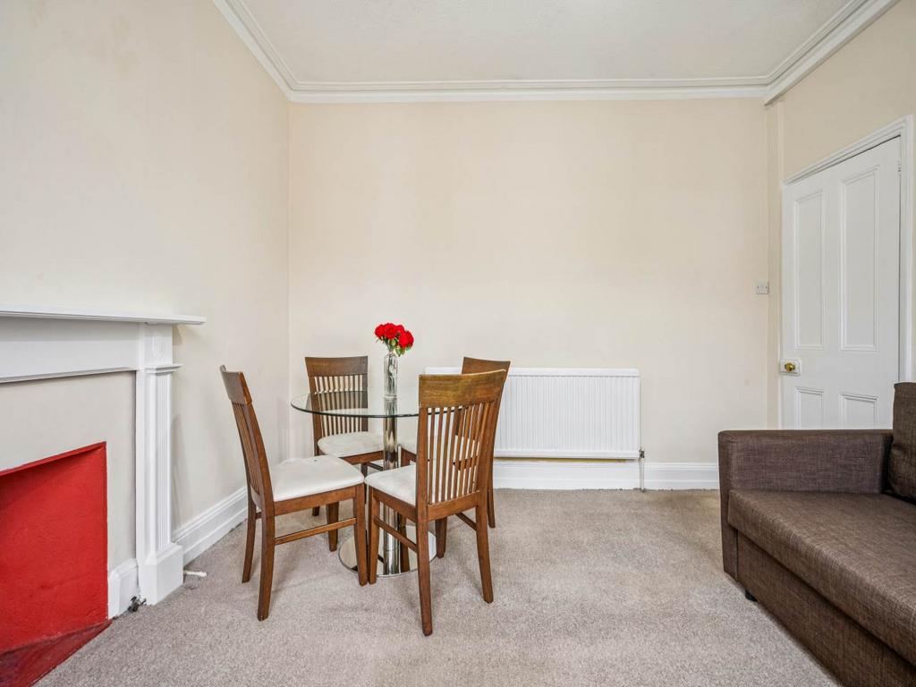 Living room 3