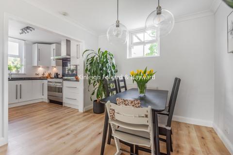 3 bedroom house to rent, Wickham Mews, London, SE4