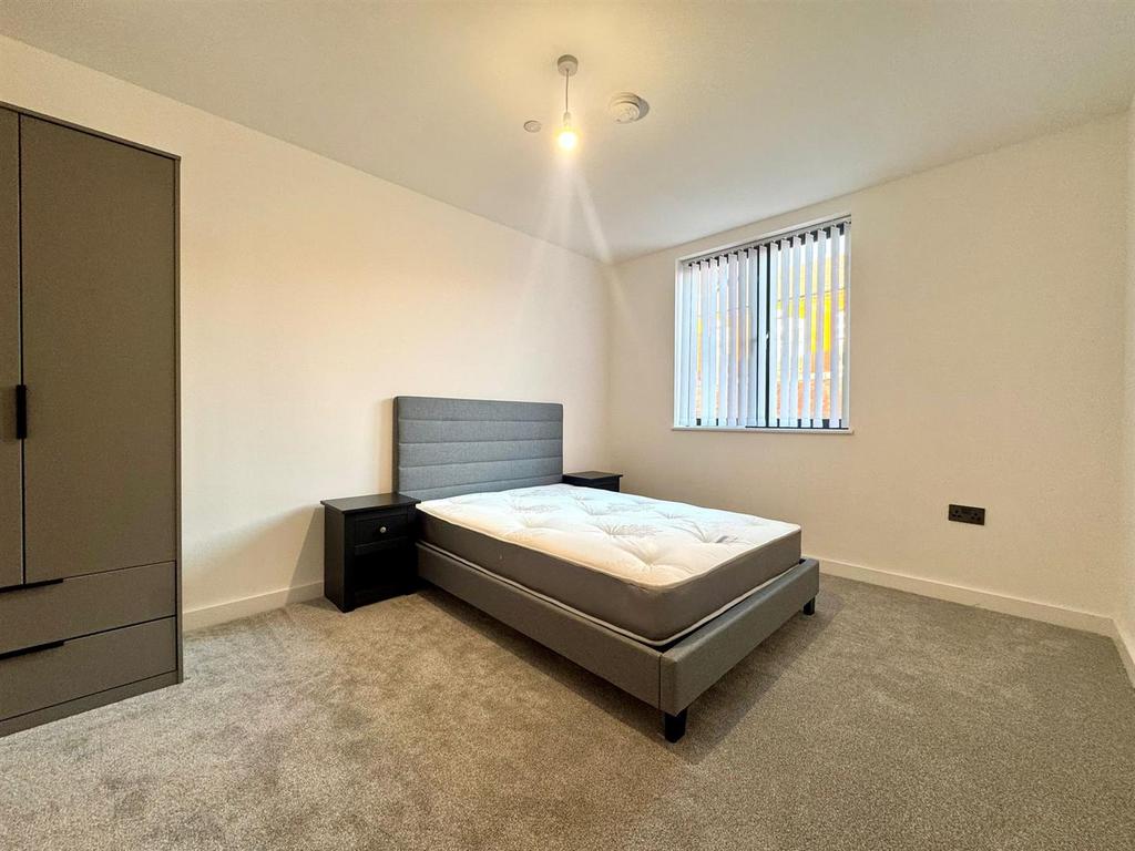 Main bedroom pic 2.jpeg