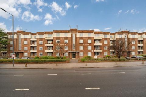 3 bedroom flat to rent, North Circular Road, London NW11