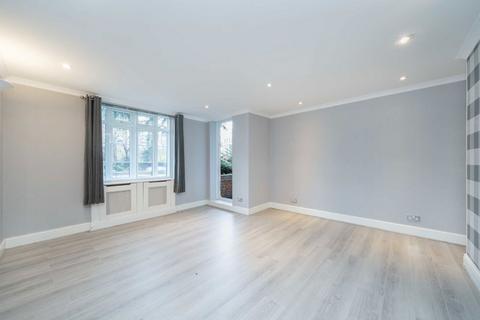 3 bedroom flat to rent, North Circular Road, London NW11