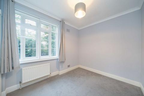 3 bedroom flat to rent, North Circular Road, London NW11
