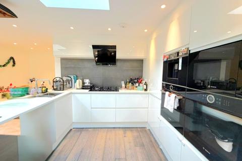 3 bedroom apartment to rent, Windsor Road, Ealing, W5