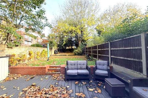 3 bedroom apartment to rent, Windsor Road, Ealing, W5