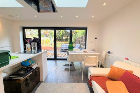 3 bedroom apartment to rent, Windsor Road, Ealing, W5