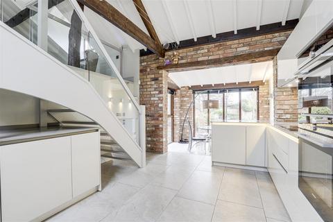 3 bedroom barn conversion for sale, Stragglethorpe, Cotgrave NG12