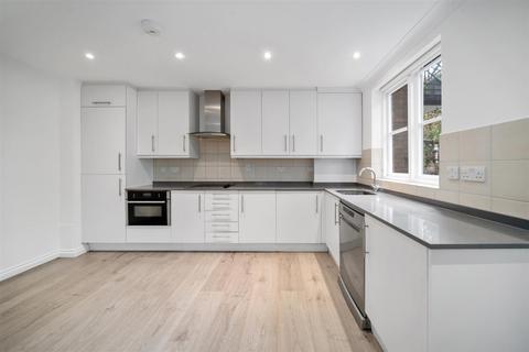 2 bedroom flat to rent, Brompton Park Crescent, London