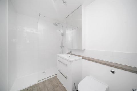 2 bedroom flat to rent, Brompton Park Crescent, London
