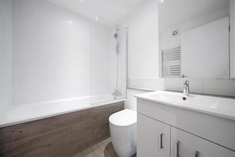 2 bedroom flat to rent, Brompton Park Crescent, London