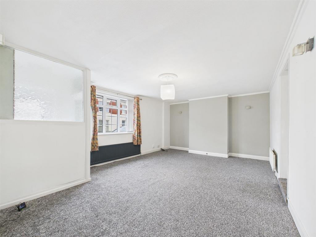 Lounge 1.jpg