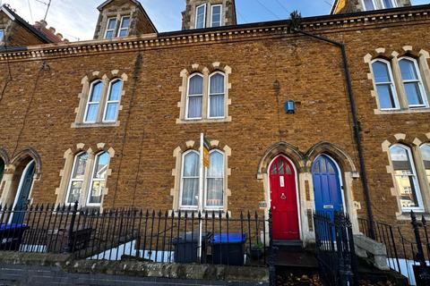4 bedroom townhouse to rent, Kingsley Road, Kingsley, Northampton NN2