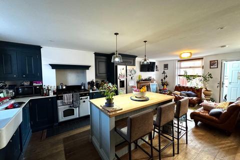 4 bedroom townhouse to rent, Kingsley Road, Kingsley, Northampton NN2