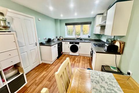 4 bedroom detached house for sale, Harrington Road, Desborough, Kettering