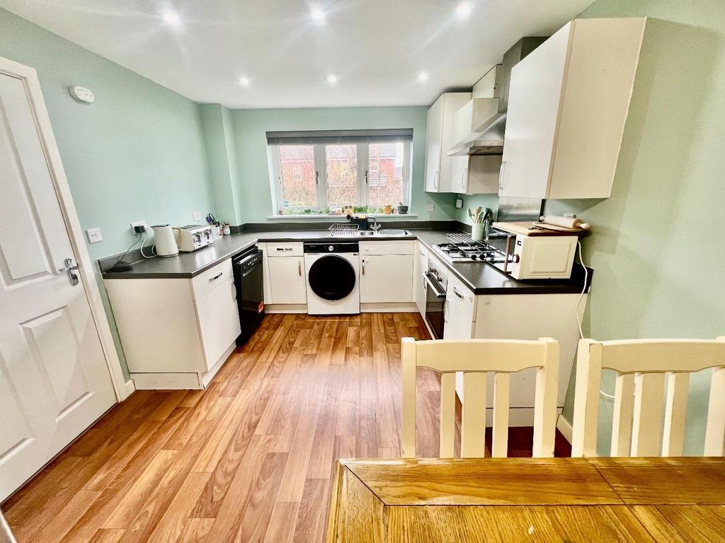 Kitchen/Dining Room