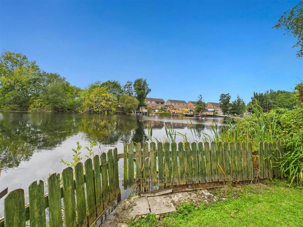 CAM03303 G0-PR0219-STILL015.jpg