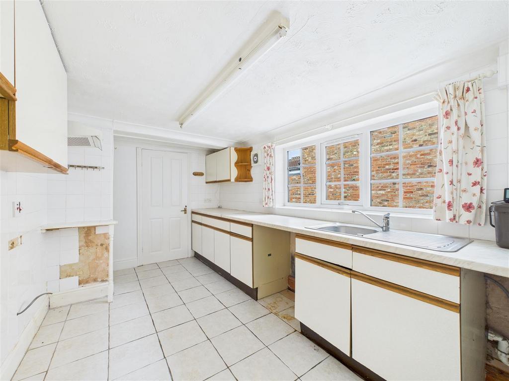 CAM03303 G0-PR0219-STILL010.jpg