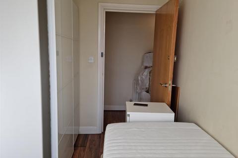 undefined, The Avenue, Wembley
