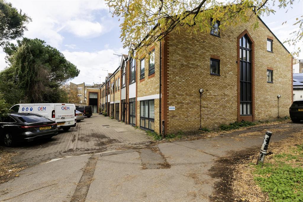 F1, 3 Torriano Mews -26.jpg