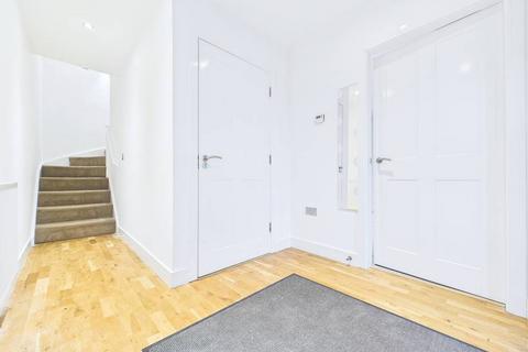 4 bedroom townhouse to rent, Parkside Stratford Road, Shirley - B90