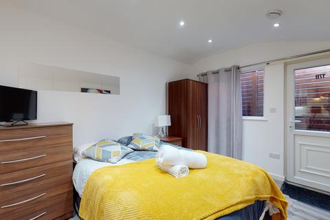 Studio to rent, Chatsworth Road, London NW2