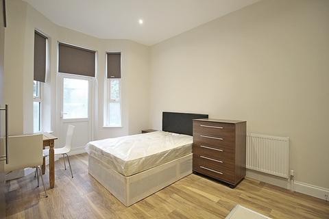 undefined, Lampton Road, Hounslow, TW3