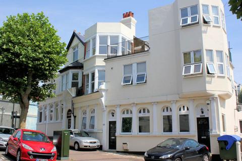 2 bedroom flat for sale, Station Road, Westcliff On Sea