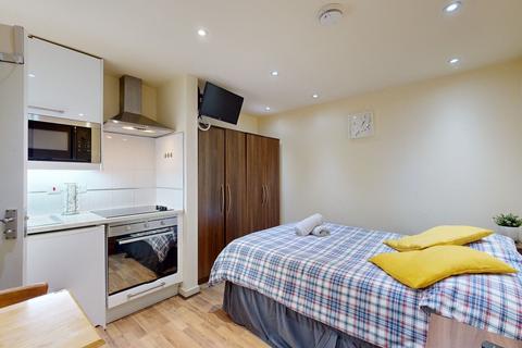 Studio to rent, Ashmore Road, London W9
