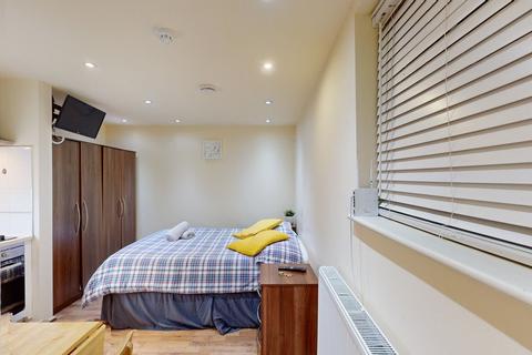 Studio to rent, Ashmore Road, London W9