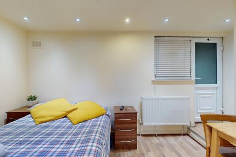 Studio to rent, Ashmore Road, London W9