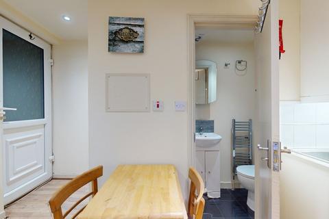 Studio to rent, Ashmore Road, London W9