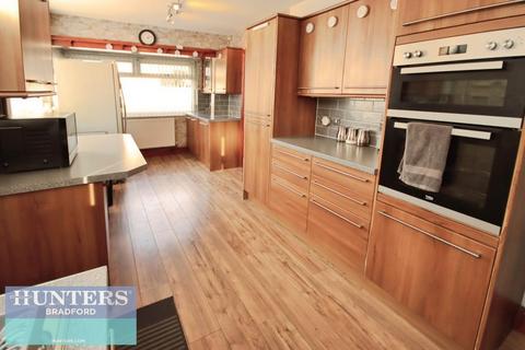 3 bedroom semi-detached bungalow for sale, Glendale Drive Bradford, West Yorkshire, BD6 2LS