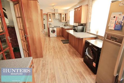 3 bedroom semi-detached bungalow for sale, Glendale Drive Bradford, West Yorkshire, BD6 2LS