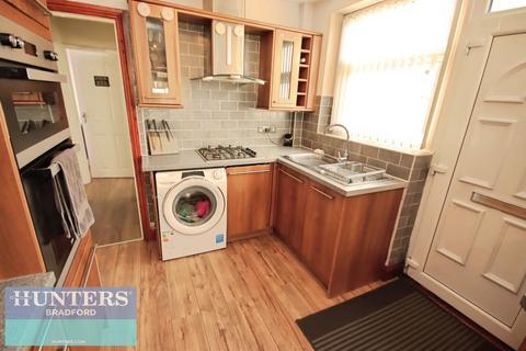 3 bedroom semi-detached bungalow for sale, Glendale Drive Bradford, West Yorkshire, BD6 2LS