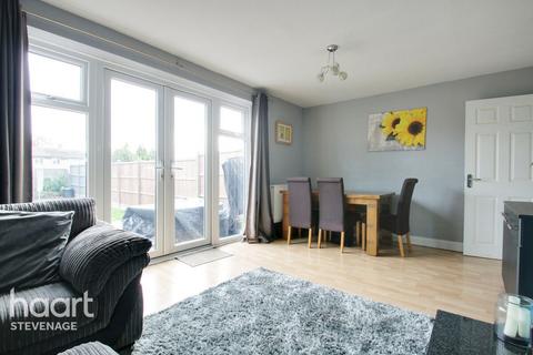 3 bedroom terraced house for sale, Scott Road, Stevenage